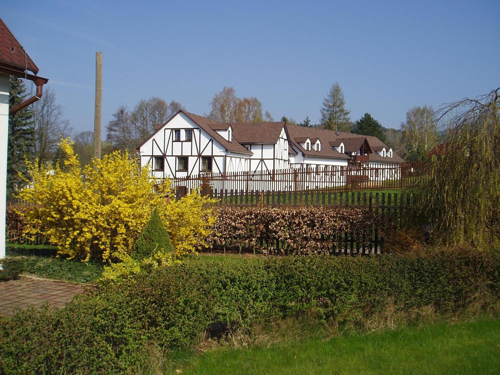 Restaurace A Penzion Ceska Hospoda Heřmanice Exterior foto
